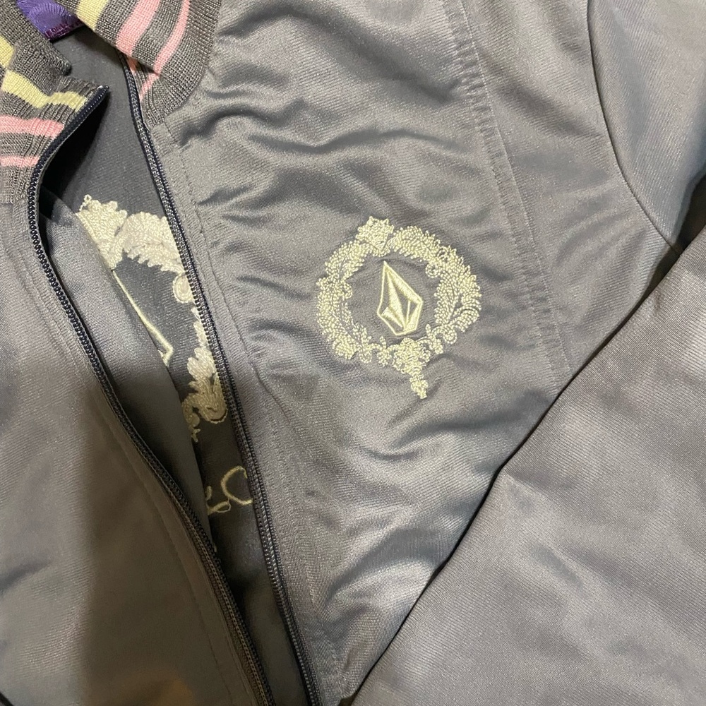 Vintage Volcom - Picture 4 of 6